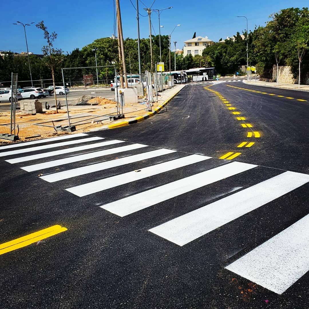 מעבר חצייה וקווי הפרדה על כביש חדש